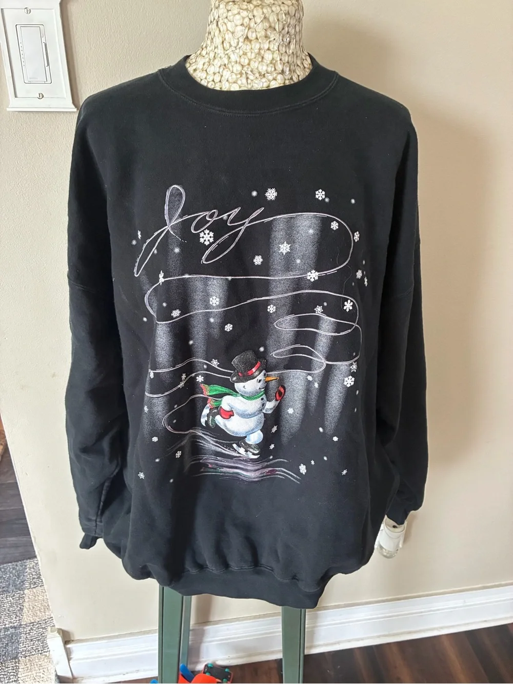Vintage 90s Black 'Joy' Snowman Graphic Men's crewneck